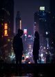 《白夜行》日韩双版对比剧照，夜晚城市霓虹灯光下两个人物的剪影，展现共生伦理关系的复杂性